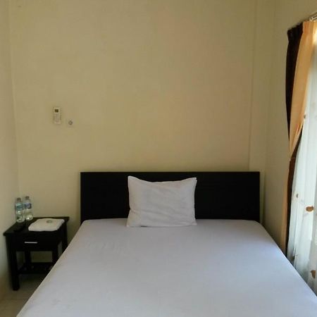 Hotel Dubai Sumenep Esterno foto