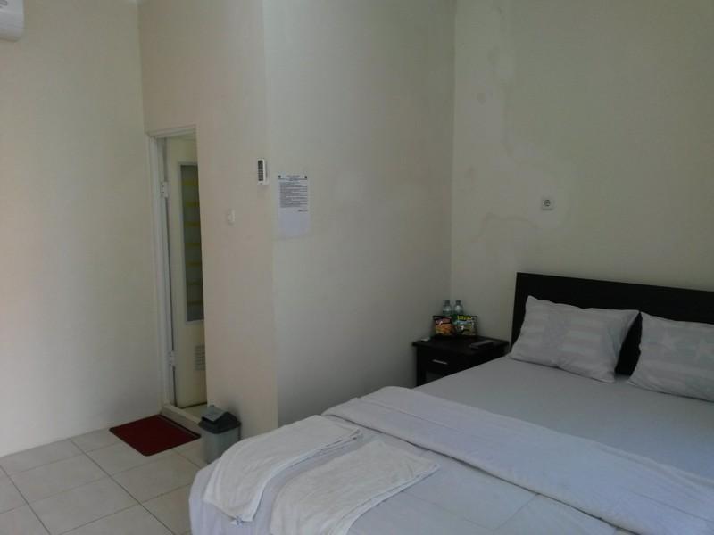 Hotel Dubai Sumenep Esterno foto